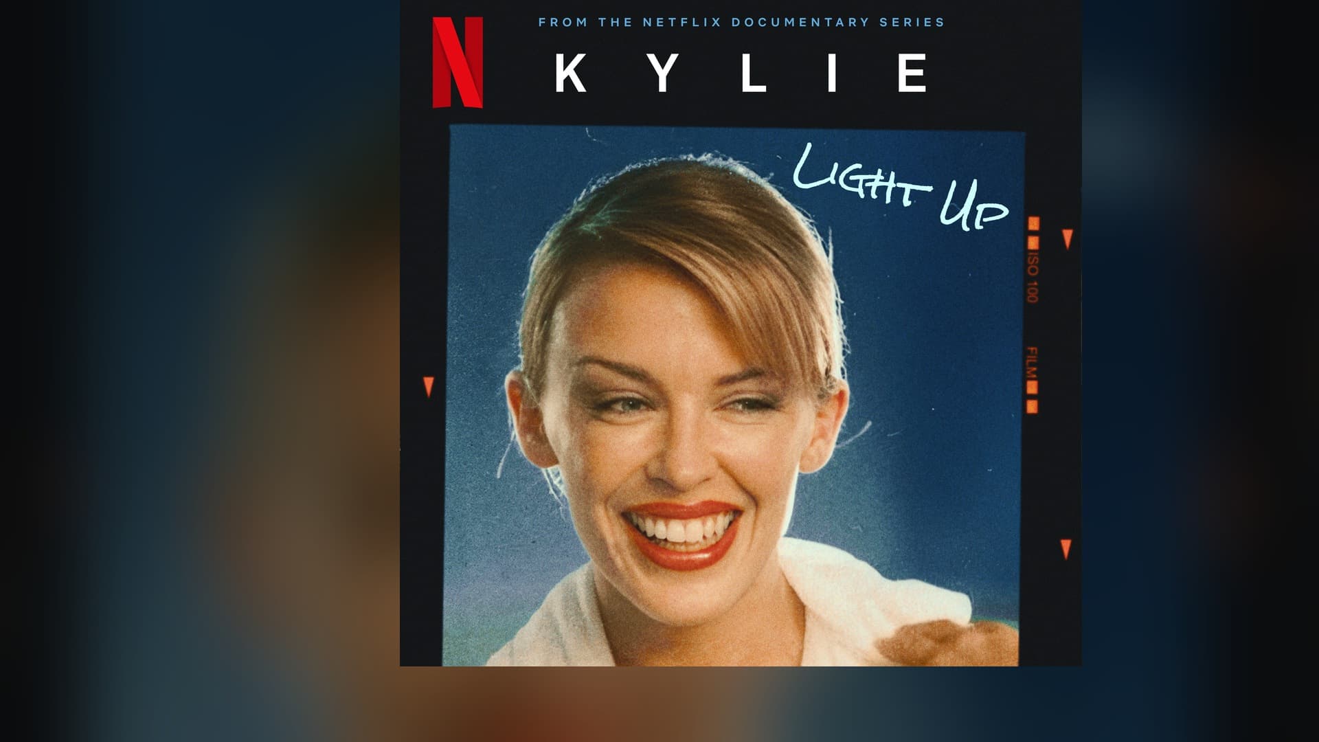 Пʼять років вона казала «ні»: Кайлі Міноуг віддала Netflix коробку з домашнім відео