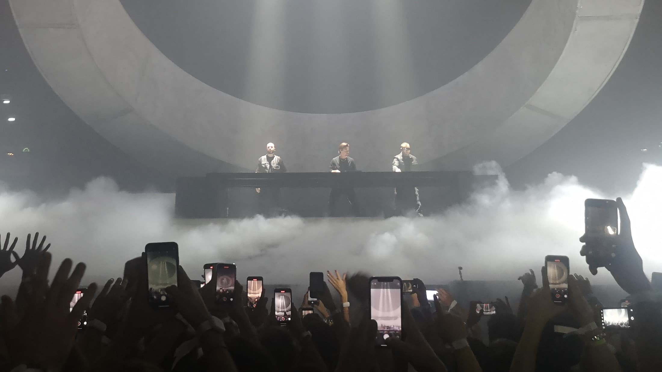 Swedish House Mafia випустили кліп, знятий за одну ніч на два десятки камер